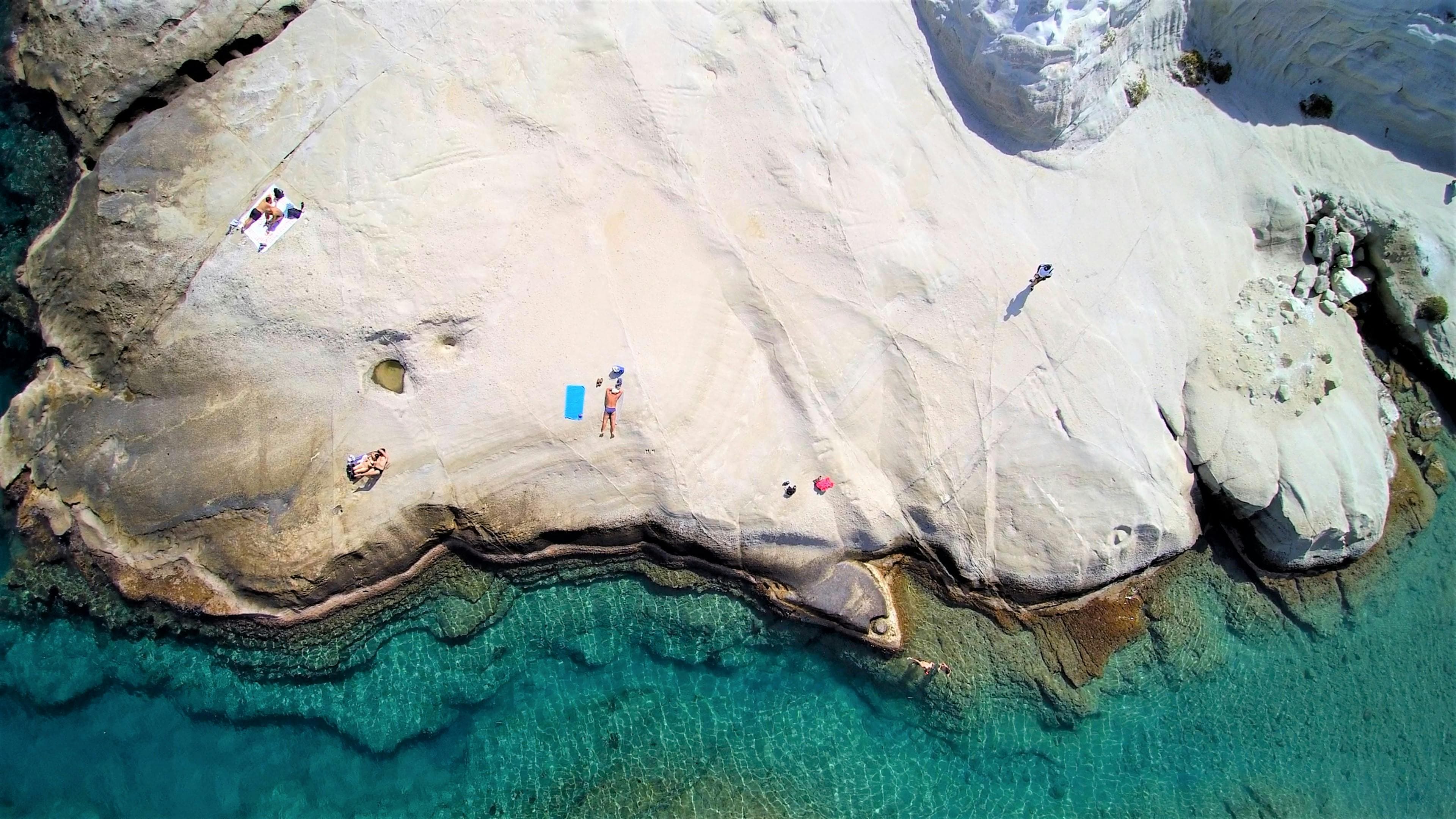 Milos boat trip caves